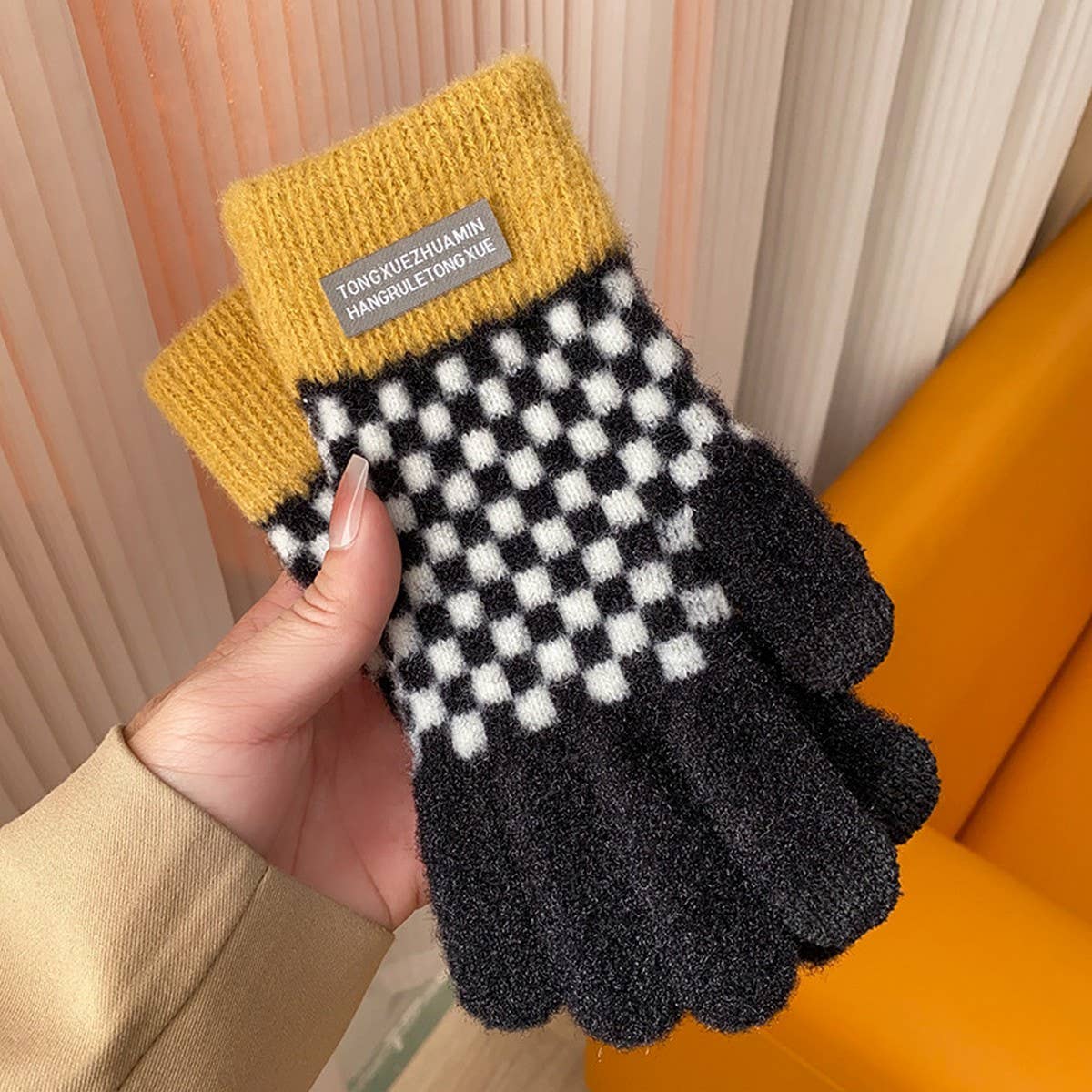 Fashion Plaid Gloves