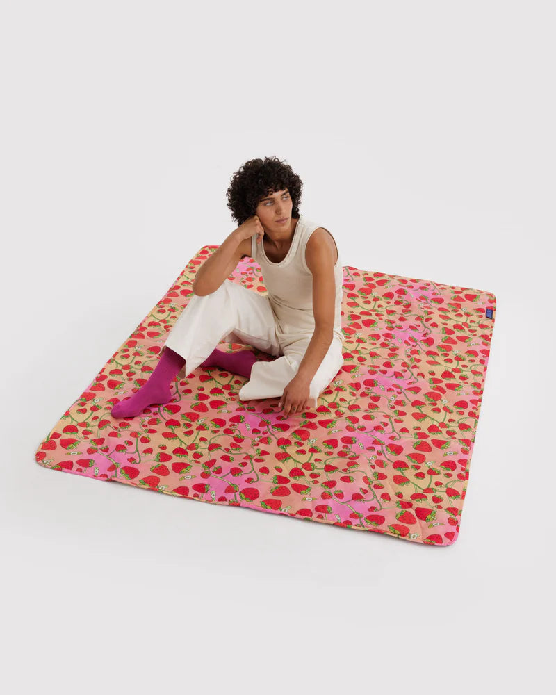 BAGGU • Strawberry Blossom Puffy Picnic Blanket