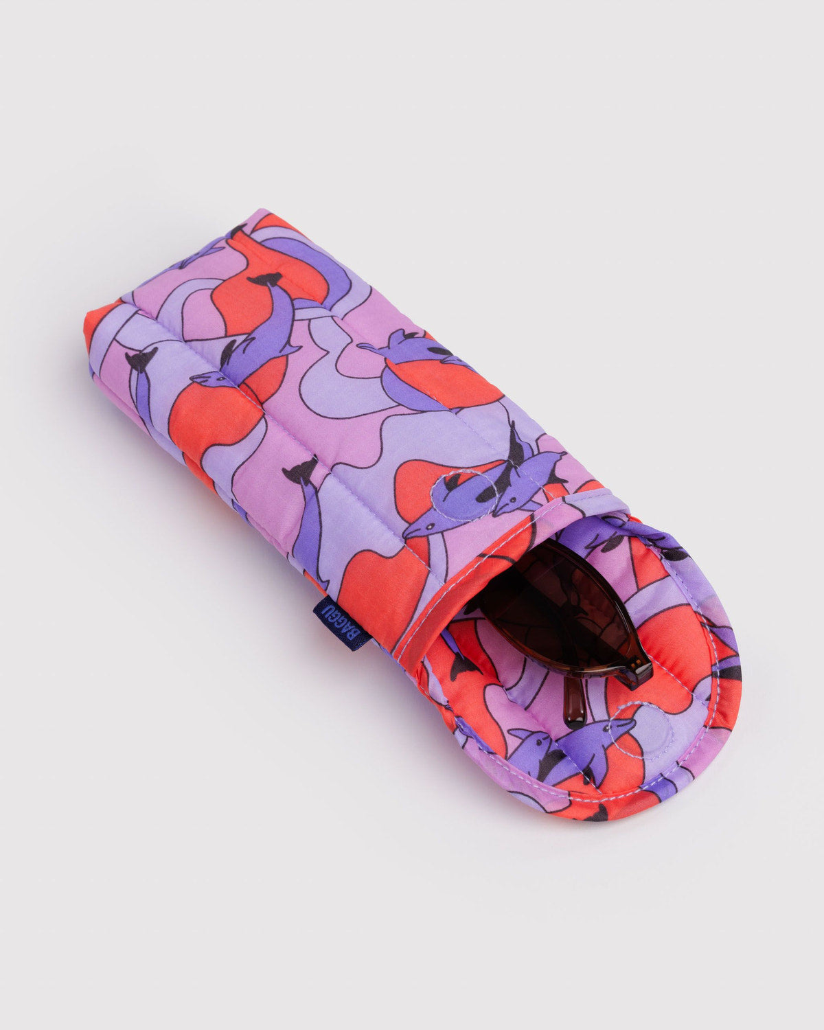 BAGGU • “Dolphins” Puffy Glasses Sleeve
