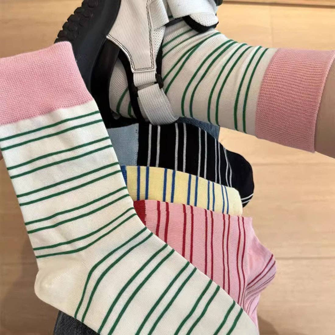 Contrast Stripe Mid-Calf Socks
