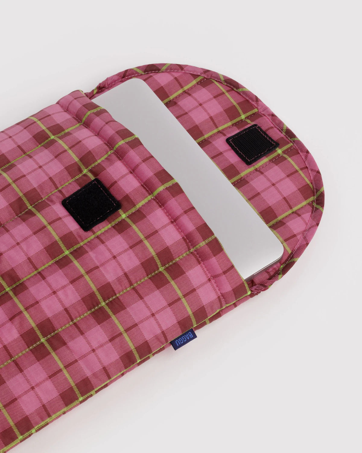 BAGGU • Azalea Pink Tartan Puffy Laptop Sleeve