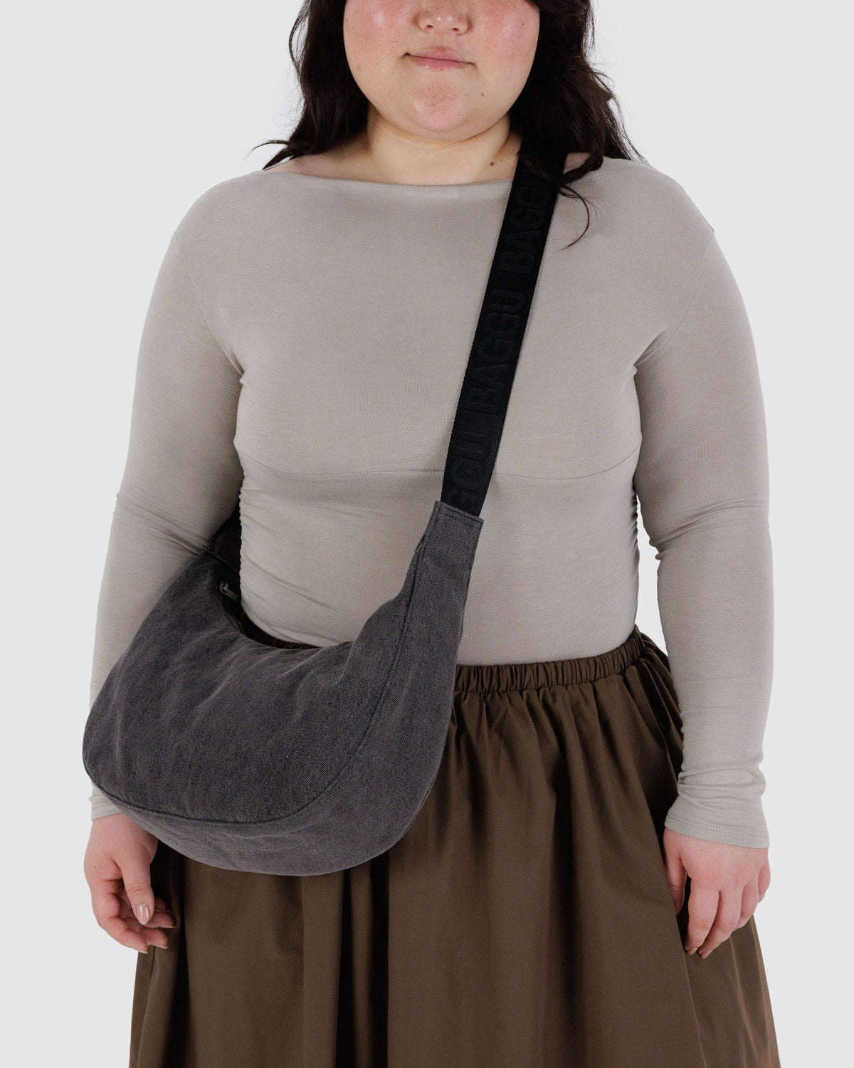BAGGU • Dark Wash Denim Medium Crescent Bag