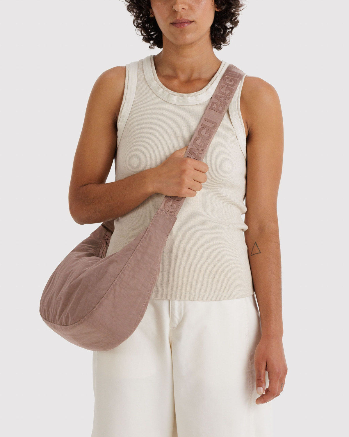 BAGGU • “Toasted Almond” Medium Crescent Bag